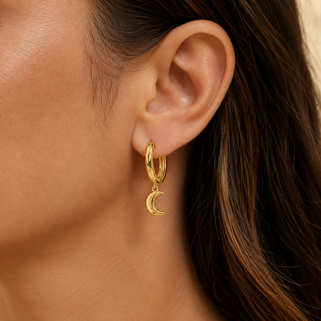 Aros Lúa en oreja, imagen editorial AZURA