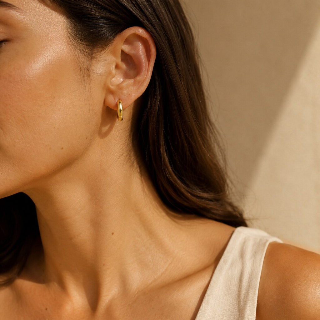 Aros Mini Vega puestos en la oreja