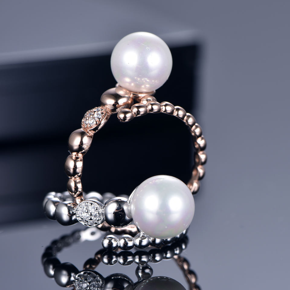 Anillo Perla Gaia dorado en vista lateral