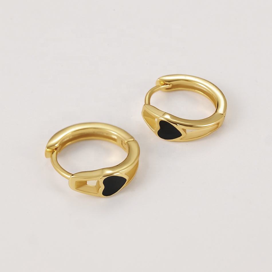 Pareja de Aros Corazón Coral en acabado dorado
