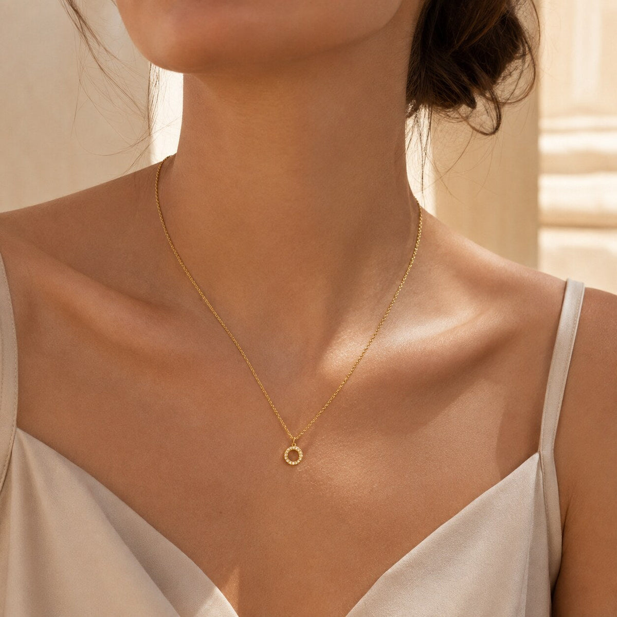Collar Aura puesto en el cuello